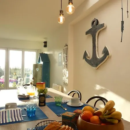 La Surprise Bed & Breakfast *